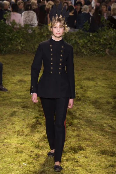 Look 14